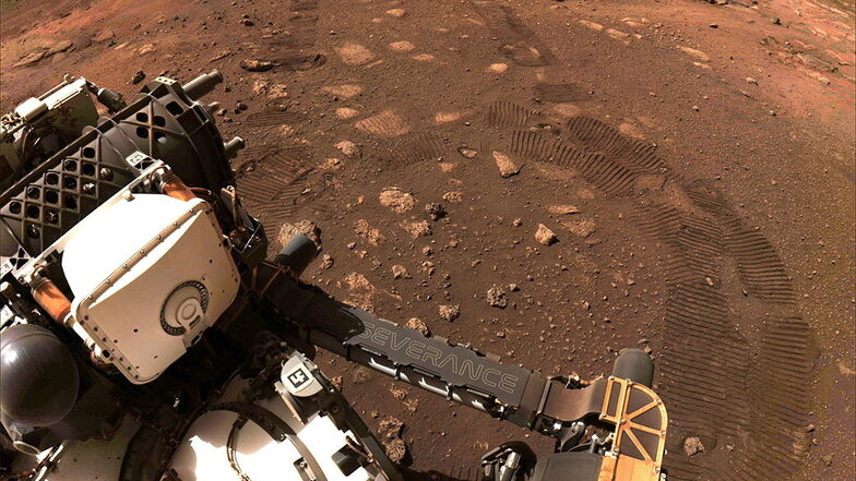 Nasa-Rover fährt erstmals über Mars