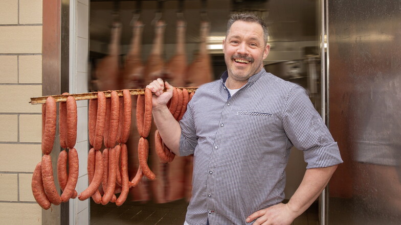 Frank Rost ist Inhaber der Fleischerei Kretzschmar in Kamenz. Am 17. März ist er wie immer mit seinen Kamenzer Würstchen persönlich beim Würstchenmarkt dabei.