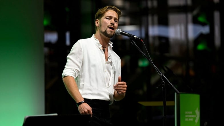 Der Dresdener Sänger, Songwriter und Musikproduzent Felix Räuber eröffnet in diesem Jahr das Hinterhoffest in Bischofswerda.