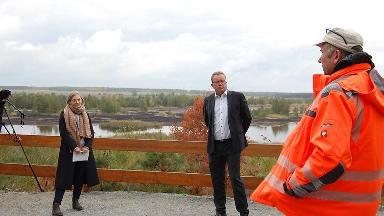 Dr. Alexander Harter (rechts) vom Naturschutzgroßprojekt hatte die Landtagsabgeordnete Lucie Hammecke und Staatssekretär Gerd Lippold zu Gast.