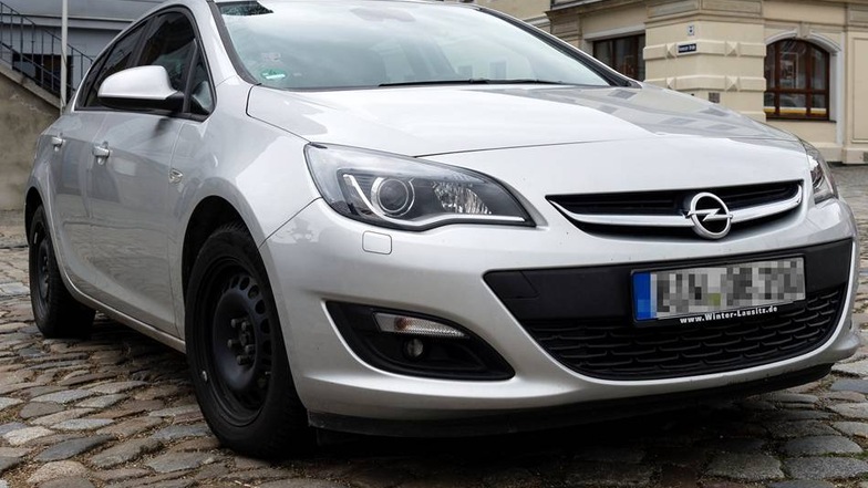 Das Auto des Bischofswerdaer Oberbürgermeisters   Typ   Opel Astra 1.4 Kilometer/Jahr   10 000 Kosten 210 Euro/mtl. Rate OB Holm Große hat das Auto mit Amtsantritt übernommen. Er fährt selbst. Der Opel ist aber auch für andere Mitarbeiter verfügbar.