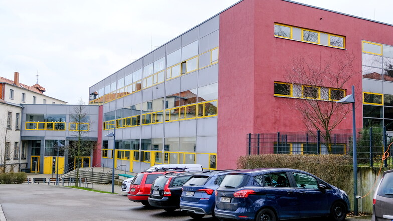 Die Kurfürst-Moritz-Oberschule in Boxdorf. Vorgesehene Baumaßnahmen an und in der Nähe der Schule führten letztlich dazu, dass der Moritzburger Haushalt noch nicht beschlossen ist.