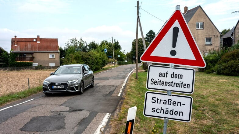 In der Ortslage Neuseifersdorf zeichnet sich die Kreisstraße durch starke Unebenheiten, viele Flickstellen und Asphalteinbrüche aus. Ab 2. September lässt der Landkreis diese Missstände beseitigen.