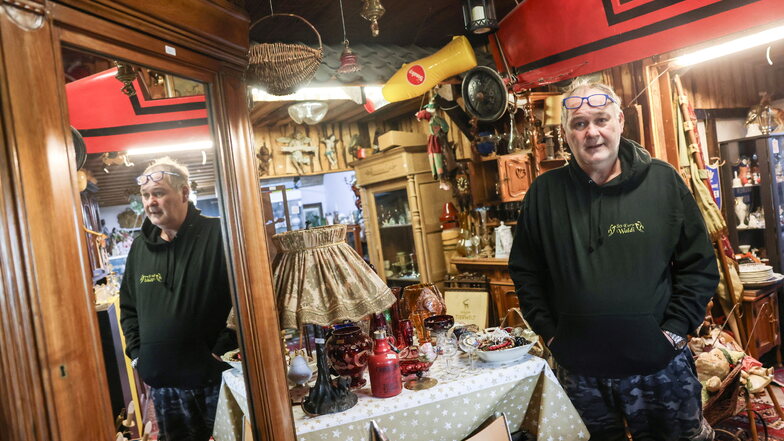 Trödel-Händler Waldi Lehnertz in seinem Geschäft in Kall