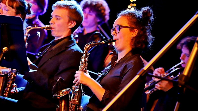 2019 konnten die Jugendlichen von Swingin' Santa in Bautzen noch vor Publikum musizieren. Dieses Jahr gibt es ein musikalisches Weihnachtsprogramm live auf Youtube.