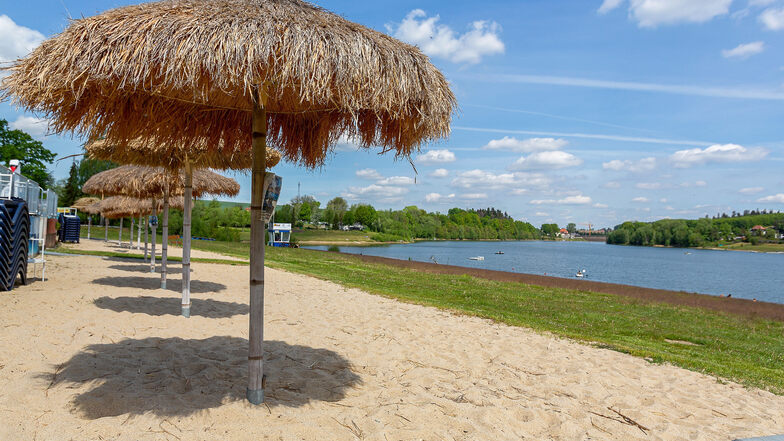 Noch geschlossen: Das Strandbad in Paulsdorf darf erst öffnen, wenn das Hygienekonzept vom Amt genehmigt ist. Bei gerade einmal 14 Grad Wassertemperatur ist das aber verschmerzbar.
