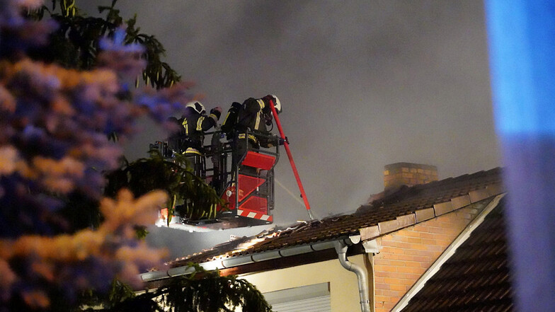 Die Brandserie 2020 in Tätzschwitz endete am 8. Juli. In der Nacht hatte eine Scheune in der Koschener Straße gebrannt. Die Flammen hinterließen an einem benachbarten Wohnhaus und einem Wirtschaftsgebäude schwere Schäden.
