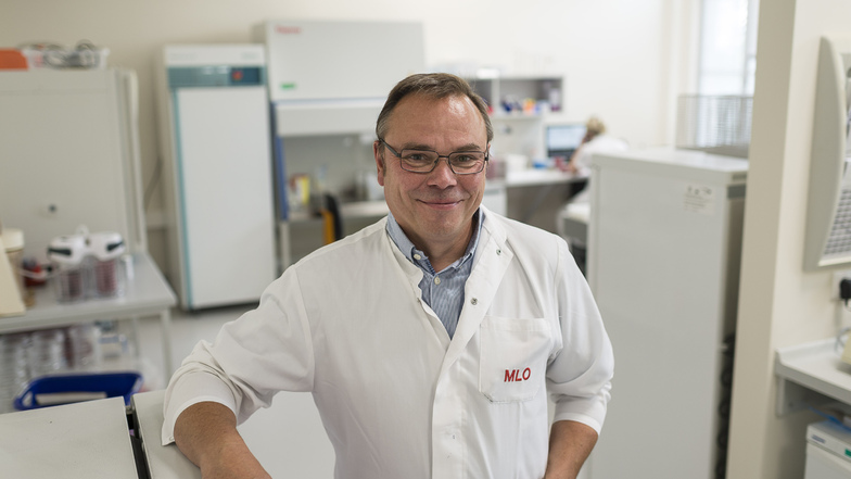 Roger Hillert ist Facharzt für Mikrobiologie im Medizinischen Labor Ostsachsen auf der Cottbuser Straße. Durch die Corona-Tests sind Claudia Friedrichs  und er derzeit noch gefragter als ohnehin schon.
