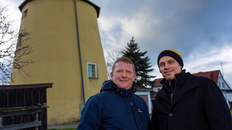 Jens Straube und Martin Urban führen den ersten von acht Wilsdruffer Spaziergängen durch Kaufbach.