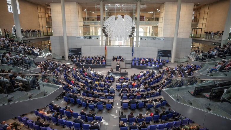 Mehr als 100 Rechtsextremisten arbeiten für AfD im Bundestag