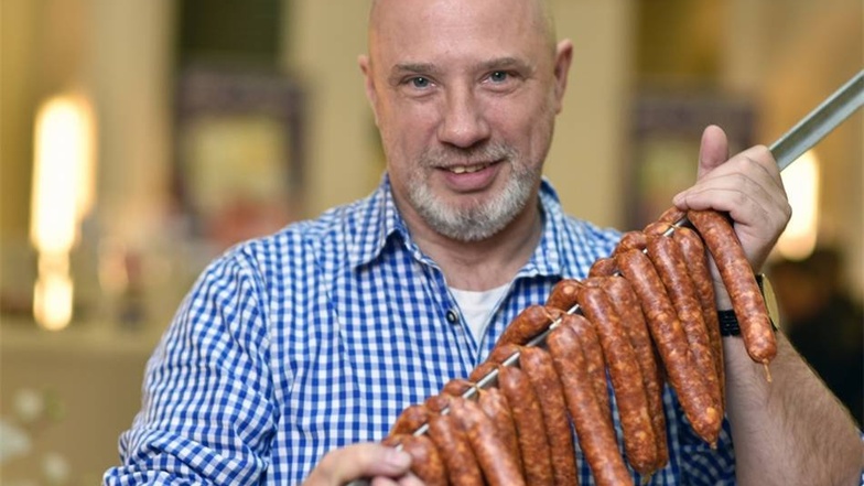 Hauptsache Fleisch: Jens Kothas mag Fleisch. Knacker kommen bei ihm in Leipzig häufiger auf den Tisch. Für das Projekt hat er ein besonderes Kuchenrezept ausgepackt: einen Gugelhupf mit Hack und Speck.