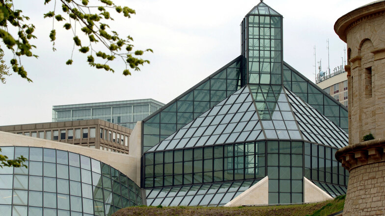 Luxemburg: Das damals noch im Bau befindliche, von Architekt Ieoh Ming Pei entworfene Museum für Moderne Kunst