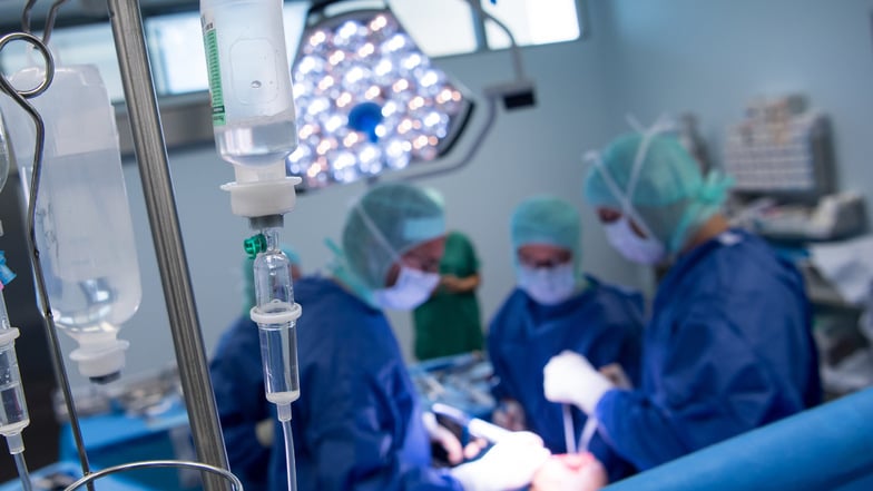 In den Krankenhäusern im Landkreis Bautzen werden jetzt Operationen nachgeholt, die in den vergangenen Wochen verschoben wurden, um Kapazitäten für Corona-Kranke freizuhalten.