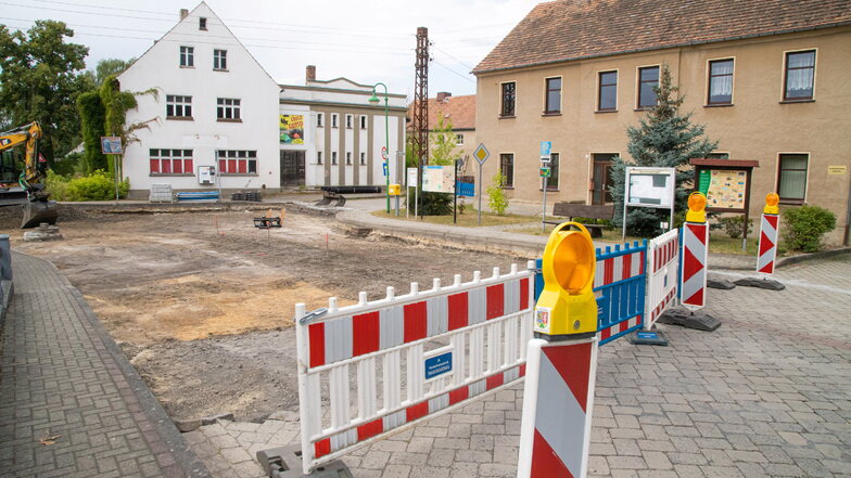 Hähnichen: Straßenbau auf dem Dorfplatz hat begonnen