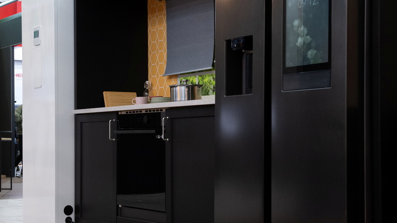 Die neuen Heizungsanlagen fürs Haus sind schicker geworden und können sogar in der Küche untertauchen – wie der weiße EHS ClimateHub Indoor von Samsung.