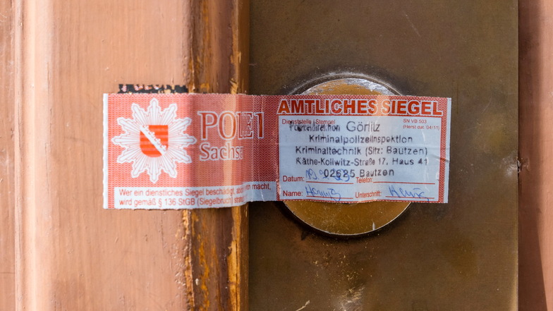 Die Eingangstür versiegelt: Mitte September wurde der tote Immobilienmakler in seinem Haus an der Lunitz entdeckt.