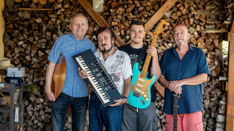 Wollen in diesem Jahr noch als "Corona Oldieband“ im Waldheimer „Lindenhof“ auftreten: Drummer Albrecht Hänel (von links), Sänger und Gitarrist Joachim Harms, Gitarrist Oliver Heyne und Bassist Erik Heber (von links).