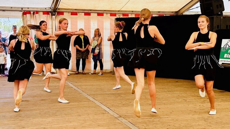 Die Noschkowitzer Tanzkids sorgten für Unterhaltung im Festzelt.