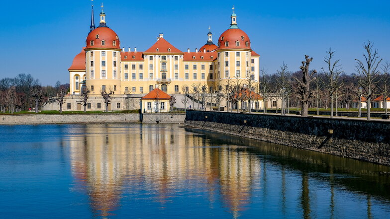 Die barocke Anlage von Schloss Moritzburg zieht zu jeder Jahreszeit Besucher an. Doch Corona sorgte im Vorjahr für einen Negativrekord.