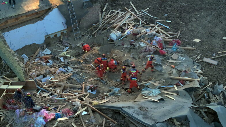 Mehr als 100 Tote nach Erdbeben im Nordwesten Chinas
