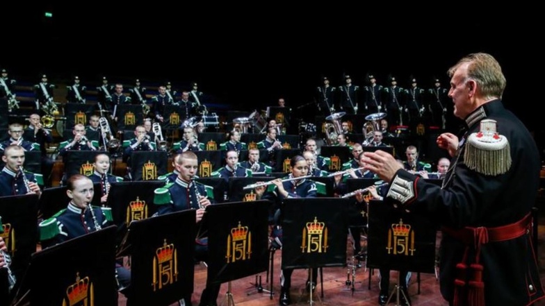 Die 3. Gardekompanie der königlich-norwegischen Garde musiziert am 30 Juni in der Dresdner Kreuzkirche zusammen mit den Oberlichtenauer Spielleuten. Hier sind sie beim jährlichen Festkonzert in der Osloer Konzerthalle unter Leitung von Dirigent Björn Boge