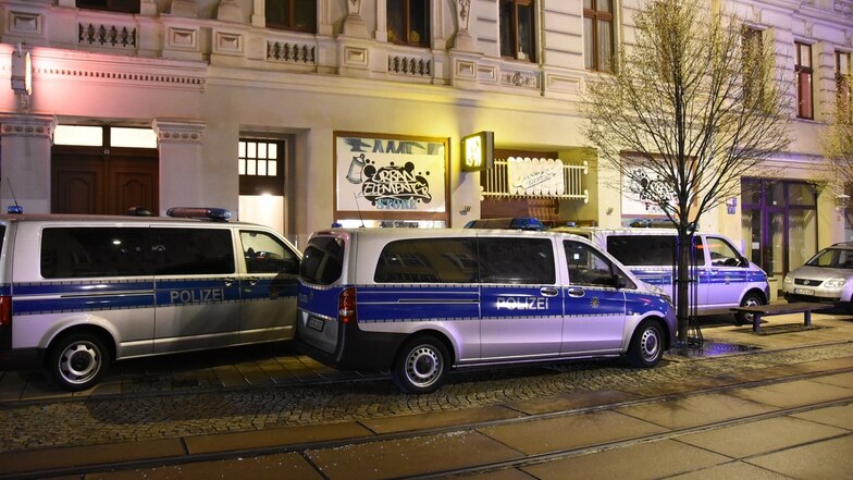 Die Polizei hat unter anderem ein Geschäft auf der Berliner Straße durchsucht.