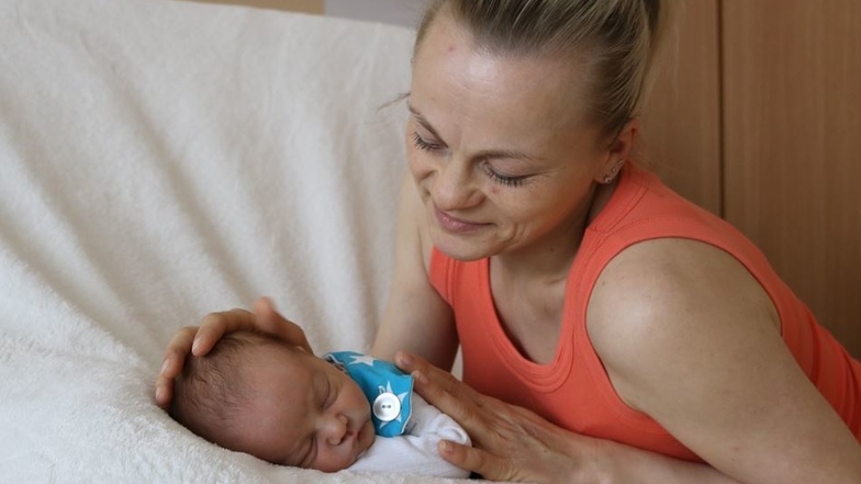 Anne Steinborn musste vom Notarzt zur Entbindung ins Krankenhaus gebracht werden. Sie ist glücklich über ihren kleinen Paul.