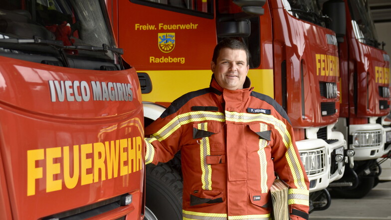 Radebergs Feuerwehrchef Frank Höhme ist seit über 25 Jahren Mitglied der Wehr. Er hofft, dass am Wochenende möglichst viele auf das Festgelände rings um das Gerätehaus am Bruno-Thum-Weg kommen.