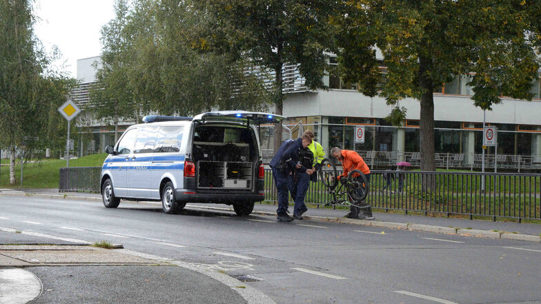 Die Polizei hat den Unfall auf der Hochwaldstraße in Zittau aufgenommen.
