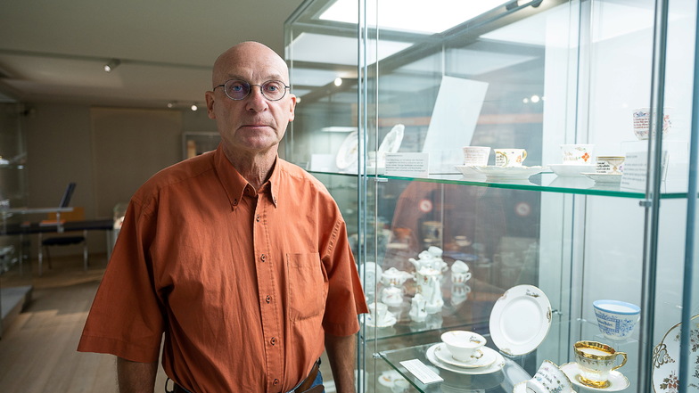Martin Kügler, Kurator der neuen Porzellanausstellung, im Schlesischen Museum zu Görlitz.