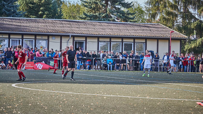 Rund 300 Zuschauer hatten das Endspiel im Kreispokal-Finale 1. FC Pirna gegen TSV Kreischa am 22. August verfolgt. Heute wäre das unmöglich.