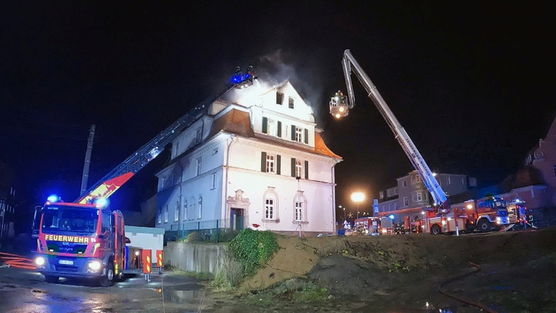 In Episode 9 wird ein Dachbrand in Kirschau gezeigt, bei dem auch eine Person ums Leben kam.