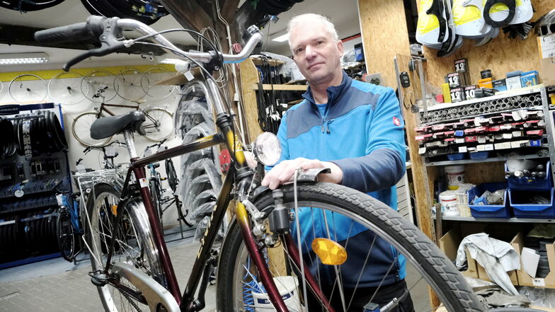 Vergangenes Jahr hat Thomas Schuster wesentlich mehr Kunden gehabt, die ihre gebrauchten Fahrräder aus der Scheune geholt haben und wieder fit machen wollten.