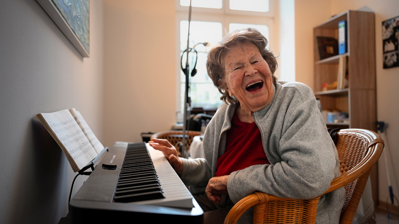 „Oft verdammtes Glück gehabt“: Eva Schöpe ist mit sich und der Welt im Reinen. Seit einem Jahr lebt sie in der Senioren-WG in Dresden.