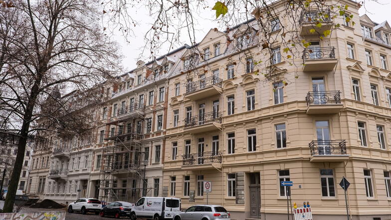 Octavian Ursu wohnte von 1990 bis 1992 im Dachgeschoss des Eckhauses Leipziger Straße 20a/ Rauschwalder Straße in Görlitz mit Blick auf den Leipziger Platz. Jetzt ist das Haus frisch saniert.