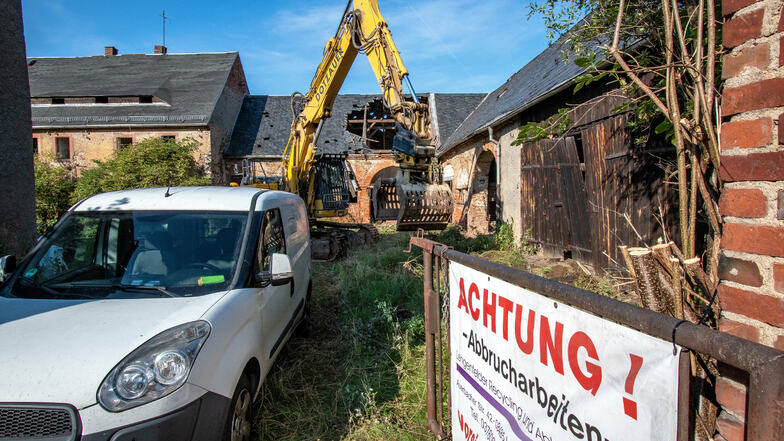 Das Stadtgut an der Leisniger Straße in Hartha wird ebenso abgerissen wie das nebenstehende Wohnhaus an der Karl-Marx-Straße 2. Voraussichtlich bis Mitte Januar 2021 sollen die Arbeiten dauern.