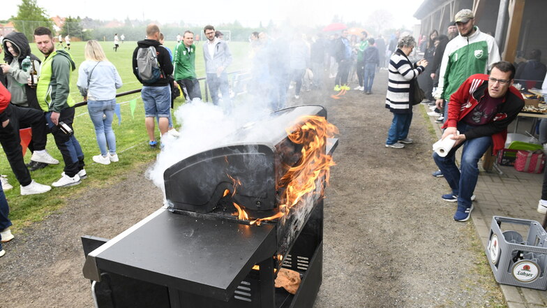Beim Sportfest in Baunsdorf stand am Sonntag der Grill in Flammen.