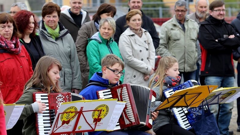Die Klasse 6b der Oberschule Ottendorf-Okrilla sorgte während der Grundsteinlegung für die musikalische Umrahmung.