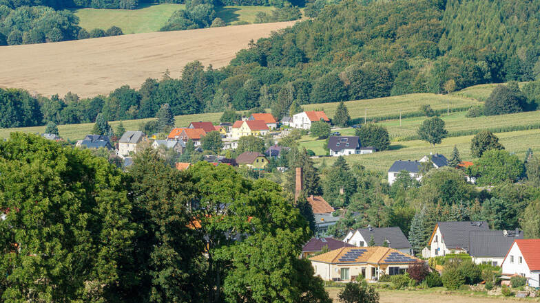 Nicht nur in Arnsdorf, auch in Steinigtwolmsdorf in der Oberlausitz könnte die AfD vom Sonntag an erstmals in Deutschland einen gewählten Bürgermeister stellen.