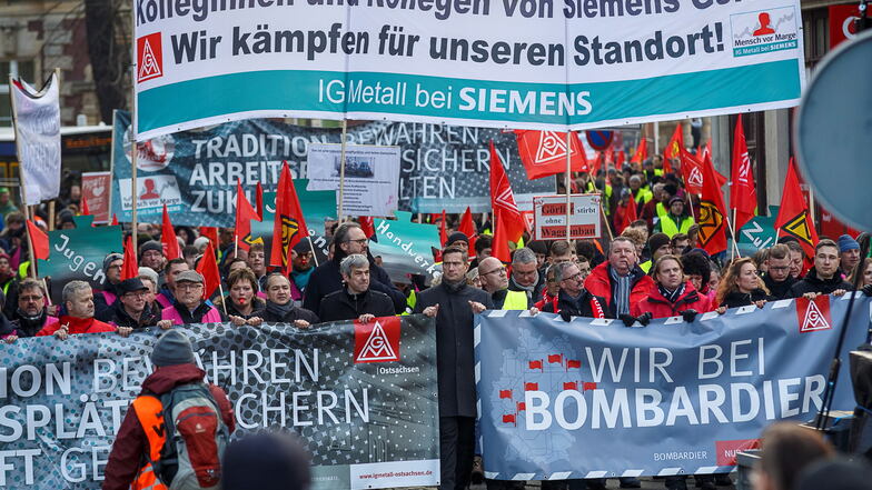 Arbeitskampf ist nichts Neues in Görlitz: Im Januar 2018 gingen viele Bombardier- und Siemens-Mitarbeiter gemeinsam für den Erhalt ihrer Arbeitsplätze auf die Straße. Bei Bombardier gab es schon seit 2015 immer wieder Stellenstreichungen.