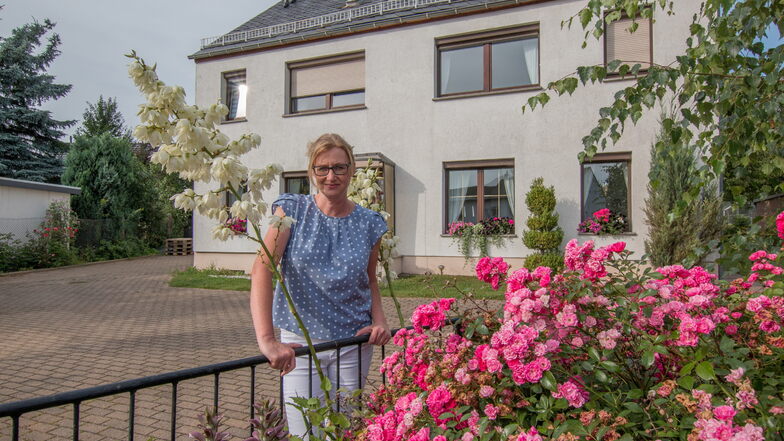Ihr Elternhaus in Waldheim hat Anja Hoffschmidt so entkernen und umbauen lassen, dass sie dort eine Pension betreiben kann. Schon als Jugendliche war es ihr Traum, in die Gastronomie zu gehen. Doch den erfüllte sie sich erst Jahre später, mitten in der Pandemie. Hauptberuflich arbeitet die 47-Jährige als Prokuristin.