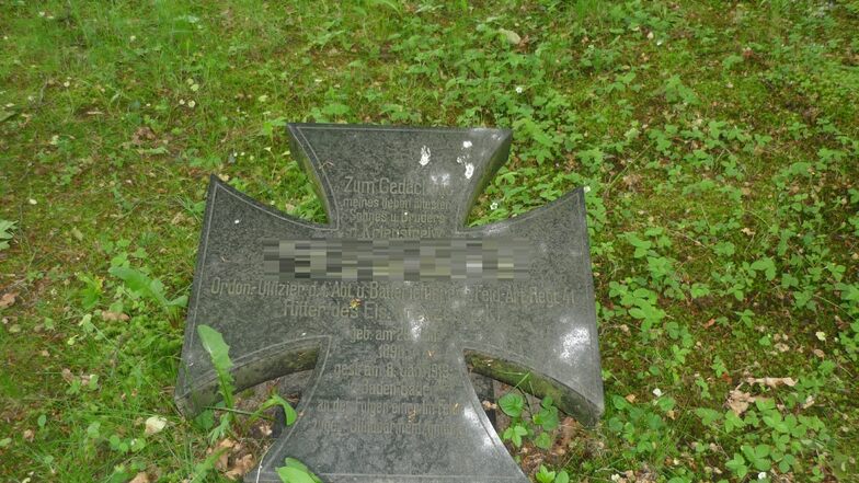 Foto der gestohlenen Grabsteinplatte