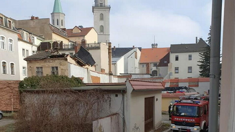 Das Dach des Hintergebäudes der Inneren Weberstraße 7 in Zittau ist eingestürzt.
