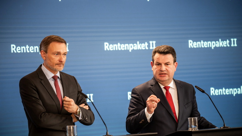 Arbeitsminister Hubertus Heil (SPD) und Finanzminister Christian Lindner (FDP) präsentierten am Dienstag ein Reformpaket, mit dem das Rentenniveau von 48 Prozent auch für die Zukunft garantiert werden soll.
