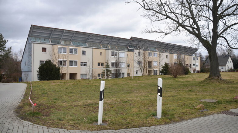 Beim Bau der Häuser an der Schul- und Mittelstraße 1995 nahm Reichenbach einen Kredit in Höhe von rund 22 Millionen D-Mark auf. Das Geld ist noch lange nicht abbezahlt.
