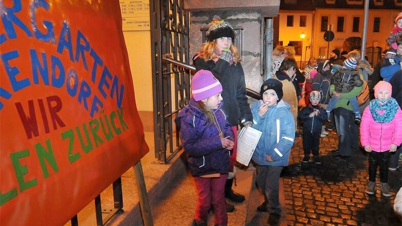 März:Demonstration in Nossen für den Erhalt des Kindergartens Ilkendorf.