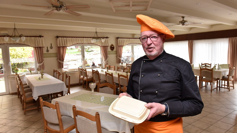 Frank Gliemann steht in seiner Freitaler Gaststätte "Zur Linde" vor leeren Stühlen. Jetzt muss er wieder auf Essen außer Haus setzen.