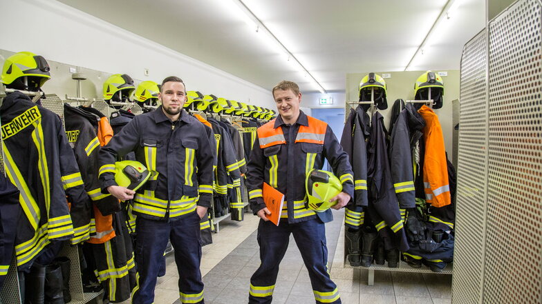 Ortswehrleiter David Schwartz (rechts) und sein Stellvertreter Eric Roitsch freuen sich, dass es jetzt doch mit neuer Atemschutztechnik für die Rothenburger Feuerwehr klappt.