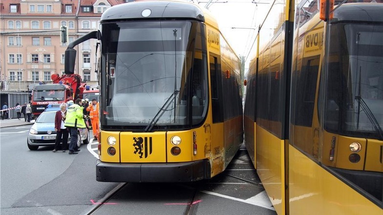 Am 01. Mai kam es gegen 15.15 Uhr am Neustädter Bahnhof zu einem Straßenbahnunfall. Dabei wurden vier Menschen leicht verletzt.