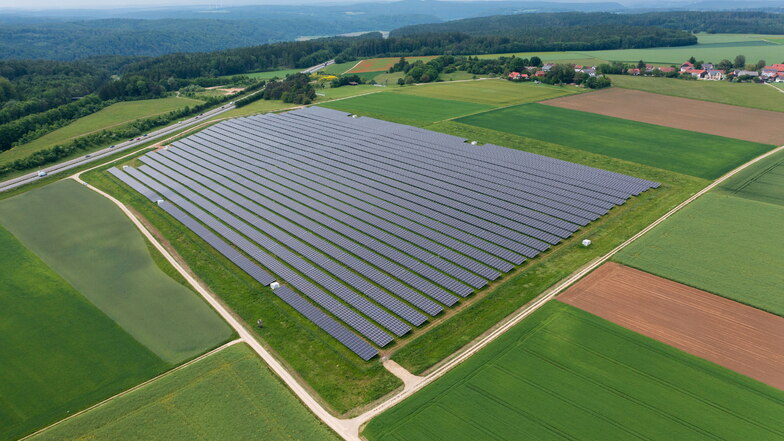 Im oberbayrischen Kipfenberg hat der Solarparkentwickler und -betreiber Anumar den größten Solarpark im Landkreis Eichstätt im Altmühltal errichtet. Eine ähnliche Anlage soll zwischen Tautendorf und Meinitz entstehen.